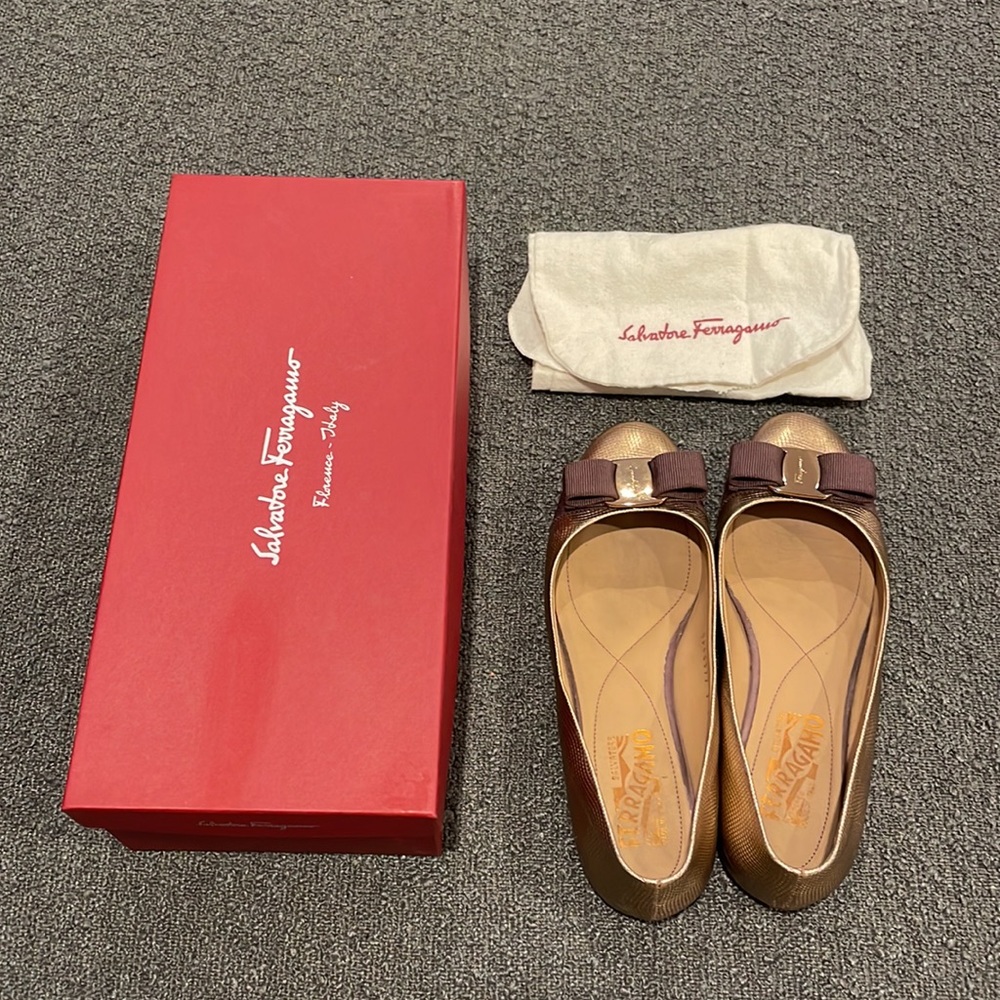 Authentic Ferragamo Varina ballet flat with original box and shoe bag size 6.5